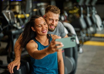 gym sport fitness exercise health woman training phone selfie coach trainer instructor personal photo portrait self posing camera healthy boyfriend girlfriend love