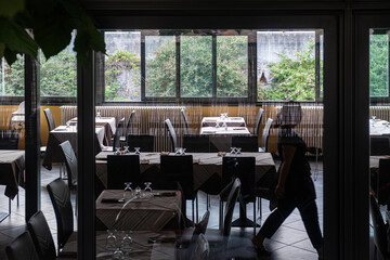 Preparing restaurant just before dinner