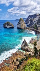 Fototapeta premium Dimond beach rocky coast of the sea in Nusa Penida, Indonesia 