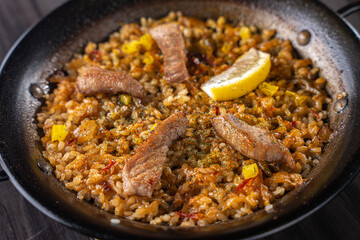 パエリア 肉 スペイン 美味しい 食べ物