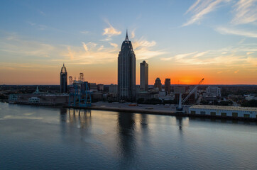 Naklejka premium The downtown Mobile, Alabama waterfront skyline at sunset 