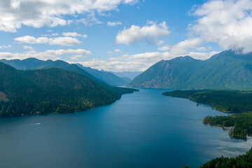 Fototapeta na wymiar Lake Cushman and the Olympic Mountains of Washington State on a summer day