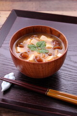 なめこと豆腐の味噌汁