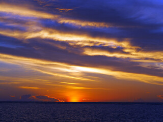 モルディブの夕日に沈むオレンジの夕日 OLYMPUS DIGITAL CAMERA