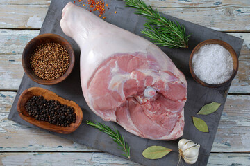 carne cruda di porco prosciutto o zampa  - 647531117