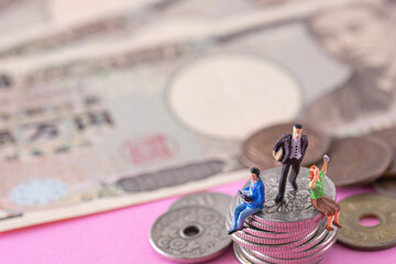 お金 現金 人 稼ぐ 家計 ライフプラン 貯金 投資 維持費 達成 銀行 貯蓄