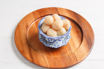 Litchis au siro. Dessert chinois.