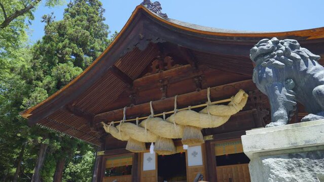 諏訪大社 下社秋宮の神楽殿の風景動画