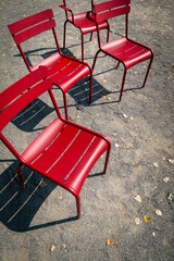rote Stühle