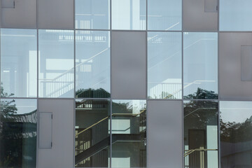 Fenster und Treppenhaus in einem Bürogebäude, Glasbau, Bremen, Deutschland