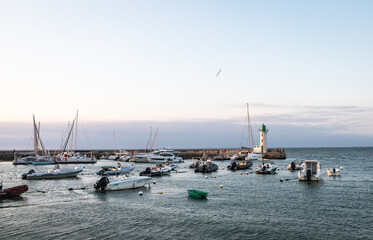 Obraz premium The port and the lighthouse of La Flotte on the Atlantic Ocean coast of Île de Ré in France