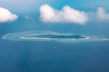 空撮した沖縄県多良間島
