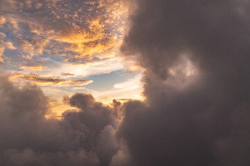 Fototapeta premium 石垣島上空で撮影した夕暮れの雲と空