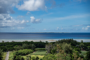 Obraz premium 沖縄県多良間島から見た水納島