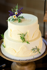Obraz na płótnie Canvas Traditional White Wedding Cake