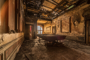 Obraz na płótnie Canvas The roof is on fire - Burned villa with billiard table