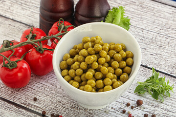 Canned sweet green peas conserve