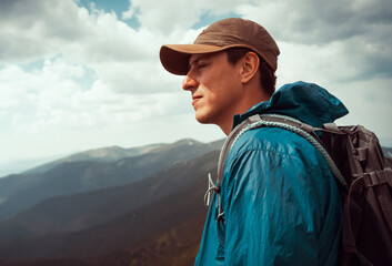 Naklejka premium Man is travelling, hiking in the mountains.