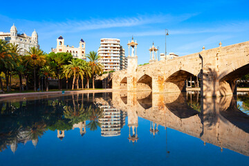 The Puente del Mar bridge in Valencia, Spain - obrazy, fototapety, plakaty