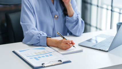 Asian business woman working with trade and finance partnership, investment bankers and institutional investors working closely on trade and finance deals. managing institutional assets effectively.