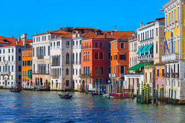 Fototapeta na wymiar Colorful houses on Grand Canal in Venice, Italy. Typical Venezia Scenery