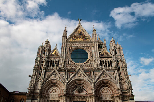 Cathedral of sienna front view
