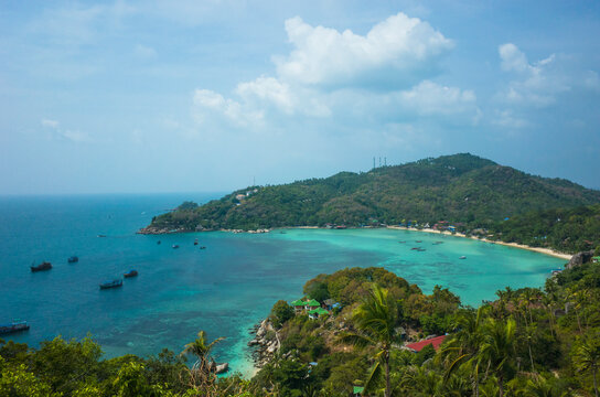 Tropical island paradise in Thailand, Koh Tao. View from John-Suwan Viewpoint on Chalok baan kao bay