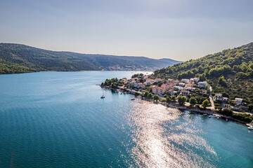Poljica to mała miejscowość turystyczna w Chorwacji. Jest idealnym miejscem dla osób,...
