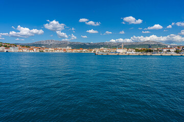 Miasto portowe w Chorwacji, Split nad morzem Adriatyckim w lecie.