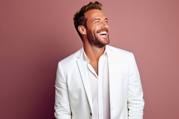 Obraz premium Happiness European Man In A White Suit On Pastel Background