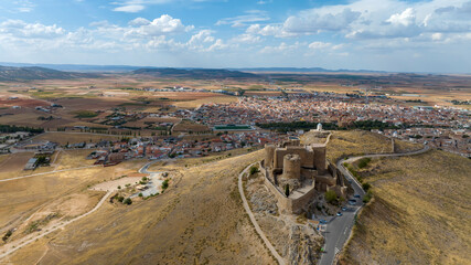 vista a&eacute;rea del castillo de la Muela en el municipio de Consuegra, Espa&ntilde;a	