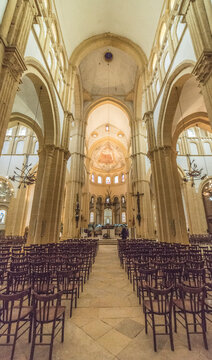 Int&eacute;rieur de la basilique du Sacr&eacute;-Coeur &agrave; Paray-le-Monial, Sa&ocirc;ne-et-Loire, France