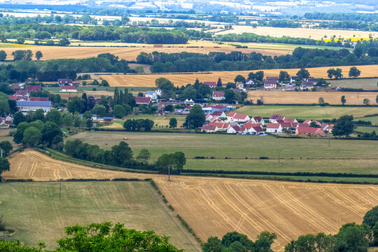Paysage de C&ocirc;te d&rsquo;Or vu de Ch&acirc;teauneuf -en-Auxois, France 