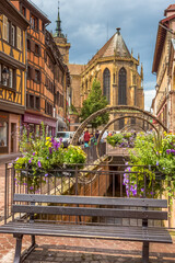 Ville de Colmar et sa basilique, Alsace, France  - obrazy, fototapety, plakaty