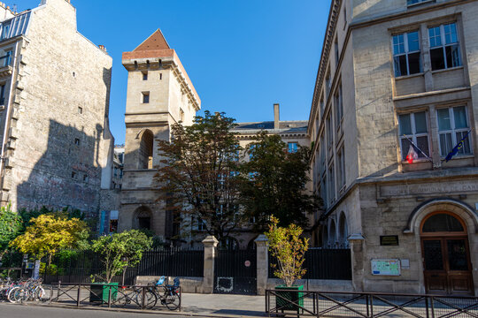 Paris, France - 15 septembre 2023: Vue ext&eacute;rieure de la tour de Jean-sans-Peur, &eacute;difi&eacute;e &agrave; Paris au XV&egrave;me si&egrave;cle par le duc Jean Ier de Bourgogne, dit &laquo; Jean sans Peur &raquo;