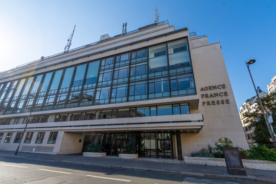 Paris, France - 15 septembre 2023: Vue ext&eacute;rieure du b&acirc;timent h&eacute;bergeant le si&egrave;ge social de l'Agence France-Presse (AFP), agence de presse fran&ccedil;aise internationale g&eacute;n&eacute;raliste et multim&eacute;dia