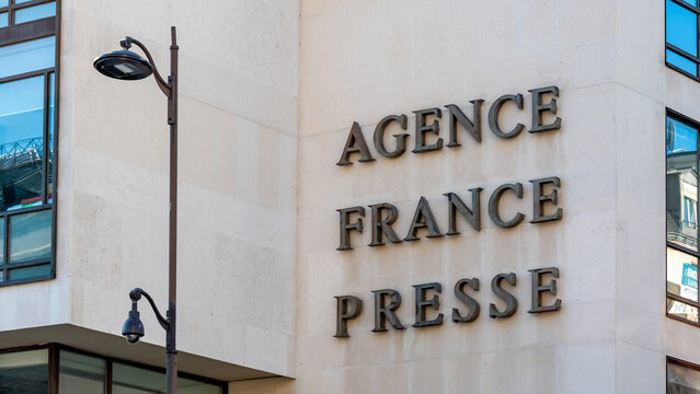 Paris, France - 15 septembre 2023: Enseigne sur la fa&ccedil;ade du si&egrave;ge social de l'Agence France-Presse (AFP), agence de presse fran&ccedil;aise internationale g&eacute;n&eacute;raliste et multim&eacute;dia