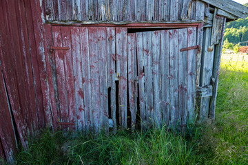 Port of an old abandoned red barn.