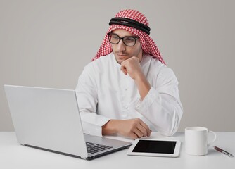 A saudi arab people using laptop in office