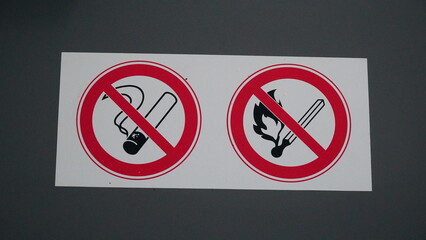 Don't smoke sign. No smoking sign.