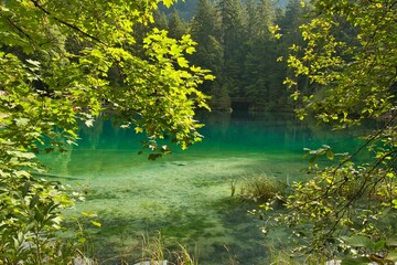 Wunderschöner Blausee in der Schweiz im Kandertal