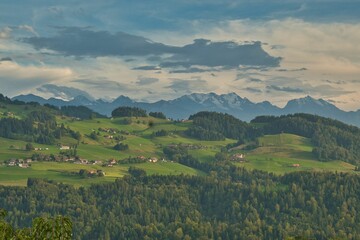 Naklejka premium blick in die Schweizer Alpen bei Thun