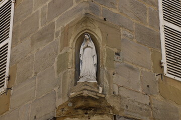 Bâtiment typique, vu de l'extérieur, ville de Brive La Gaillarde, département de la Corrèze, France