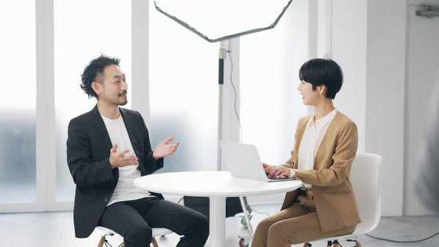 รูปภาพColloquy – เลือกดูภาพถ่ายสต็อก เวกเตอร์ และวิดีโอ38,134 | Adobe Stock