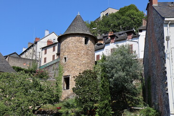 Fototapeta na wymiar Bâtiment typique, vu de l'extérieur, ville de Tulle, département de la Corrèze, France