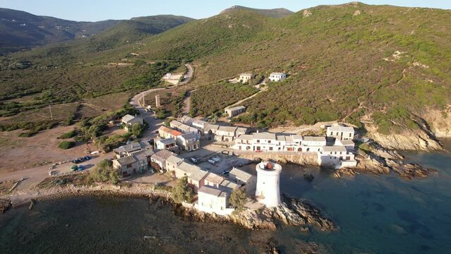 Tollare et sa tour g&eacute;noise - Cap Corse Capicorsu