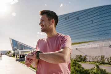 Uses the mobile app and fitness watch. Motivation and mental health of an athlete. An instructor in...