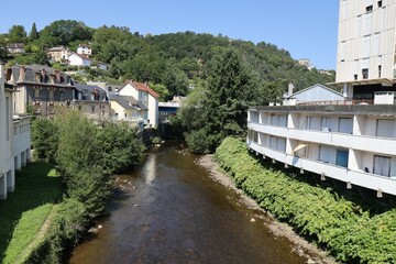 Obraz premium La rivière Corrèze dans la ville, ville de Tulle, département de la Corrèze, France