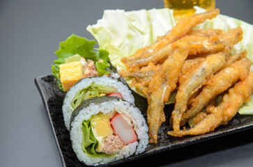 本わかさぎの唐揚げとサラダ巻き