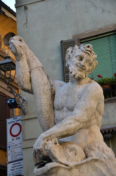 Bergamo, Piazza del Delfino